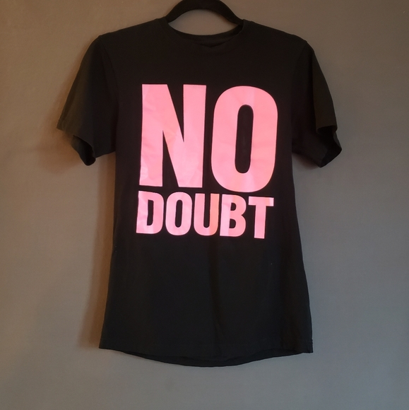 No Doubt 2009 North American Tour T-shirt. Black with bright pink block letters. - Picture 1 of 4